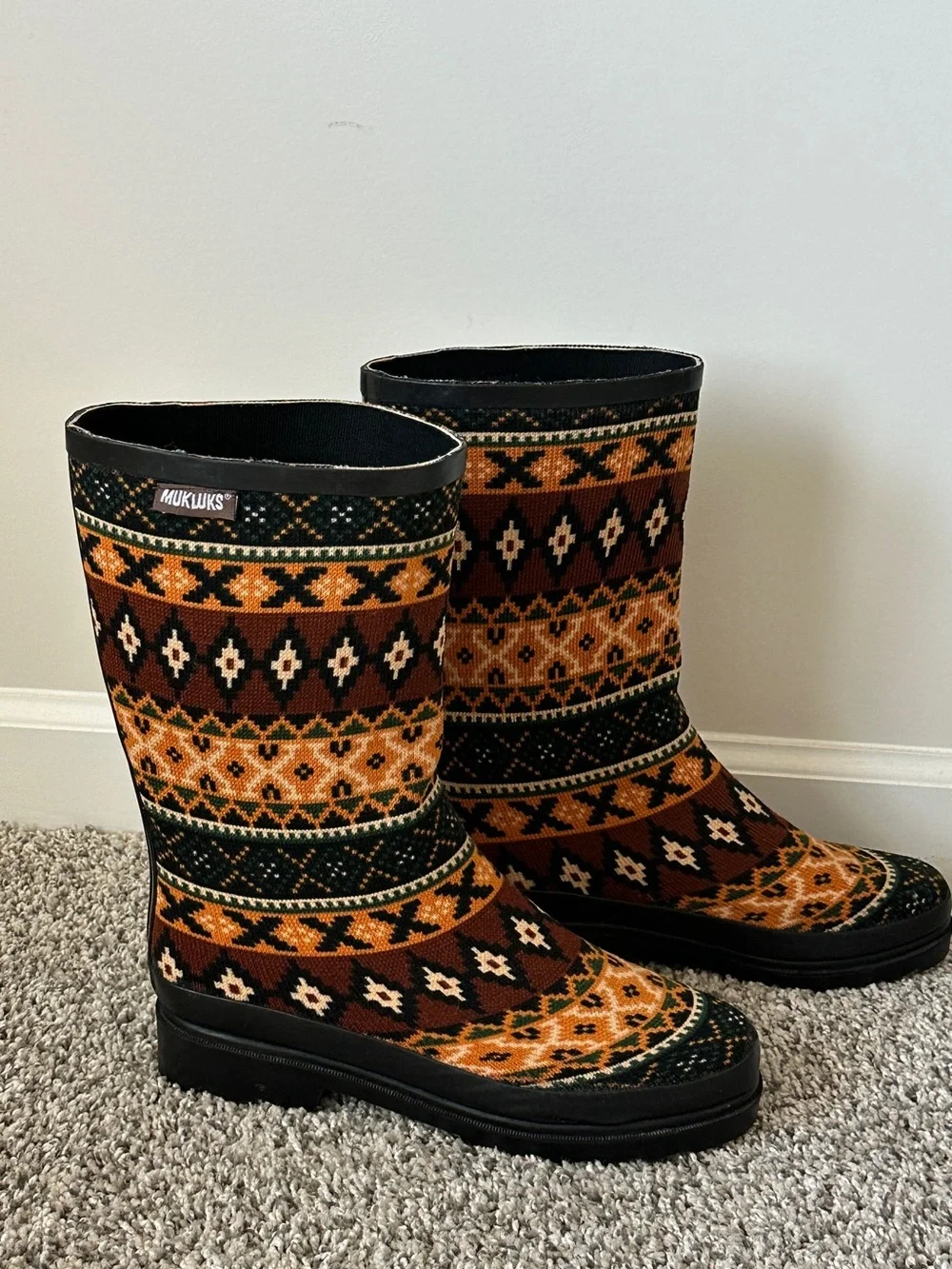 Mukluks Aztec Pattern Boots Size 9